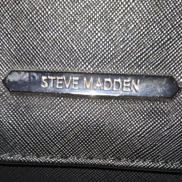 Steve Madden Black Crossbody Shoulder Bag with Silver Plaque - Picture 5 of 9